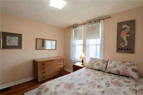 Apartment 4bd,1st floor, waterview, walk to Beach in Middletown, USA