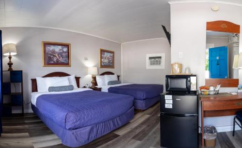 2 queen beds