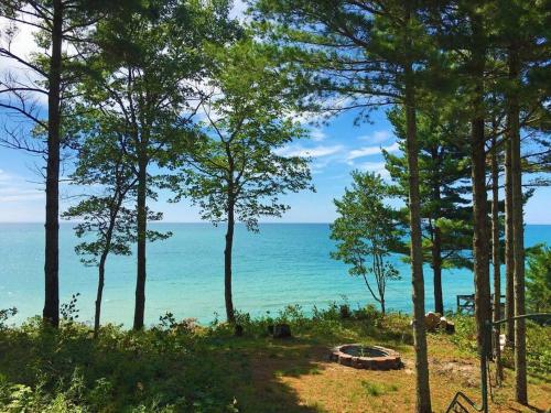 . Beachfront~Private Sand Beach~Close Mackinac Ferry