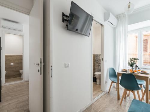 The Best Rent - Three-room apartment near the Colosseum, Rom (Foto 9)