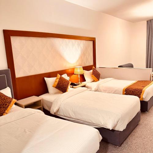 3 twin beds
