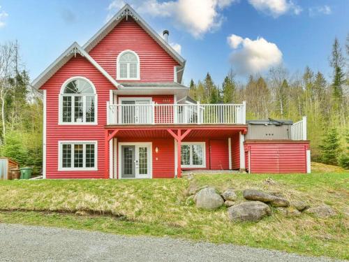 Peaceful Tremblant Cottage