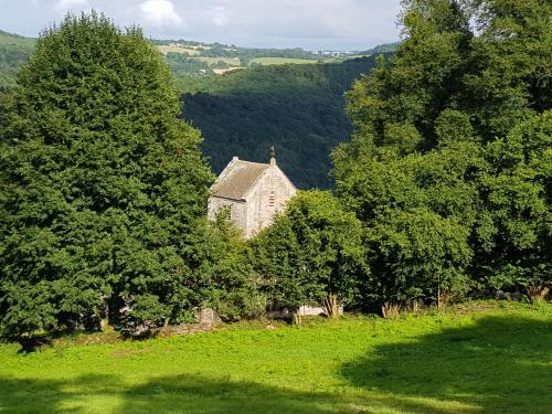 Church Hill Farm - image 11