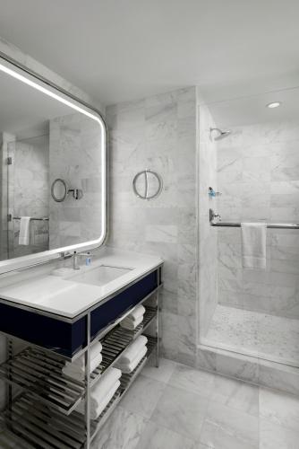 Fontainebleau Miami Beach Room Type - Deluxe Queen Room with Two Queen Beds and Balcony Fontainebleau Miami Beach Room Type - Deluxe Queen Room with Two Queen Beds and Balcony