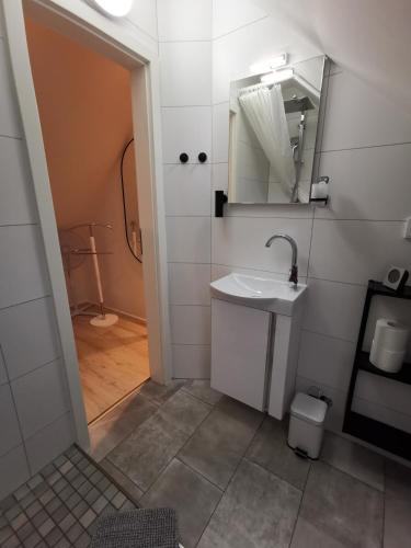 Dachzimmer mit Kochecke und Duschbad, nahe Messe, Hannover (fotografie 7)
