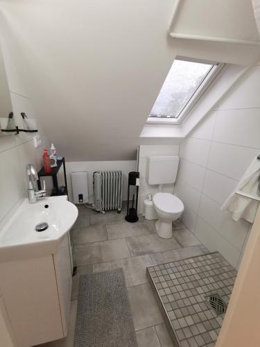 Dachzimmer mit Kochecke und Duschbad, nahe Messe, Hannover (fotografie 10)