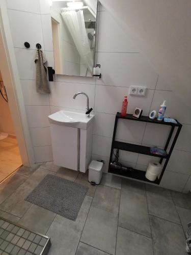Dachzimmer mit Kochecke und Duschbad, nahe Messe, Hannover (fotografie 8)