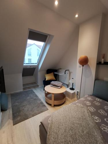 Dachzimmer mit Kochecke und Duschbad, nahe Messe, Hannover