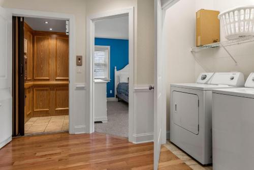 Five-Bedroom Holiday Home image 9