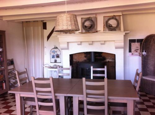 宴會廳, 松海灘旅館 (Entre Mer et Pins) in 博恩地區聖於連