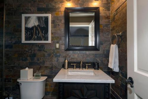 Queen Suite image 1