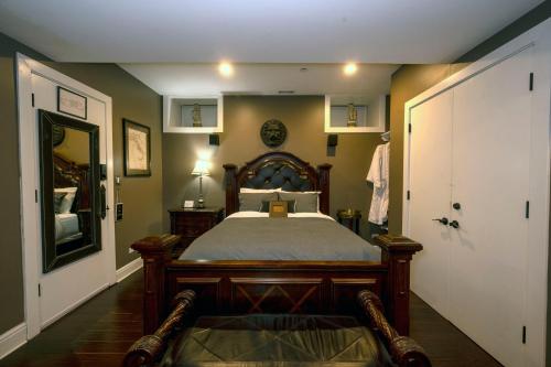 Queen Suite image 5