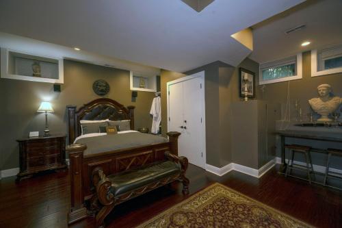 Queen Suite image 3