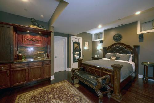 Queen Suite image 4