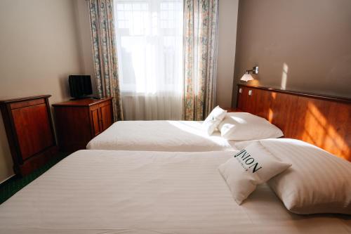 Double or Twin Room image 6