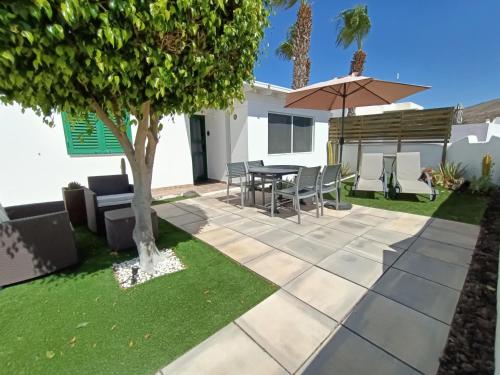 THE WHITE HOUSE with Pool - Playa Blanca 1
