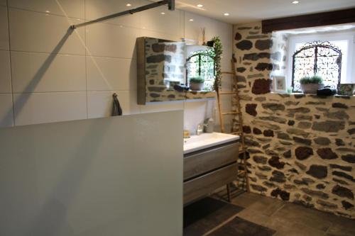Vannas istaba, Maison La Pierre du Lézard Nature Auvergne-Rhône-Alpes (Maison La Pierre du Lezard Nature Auvergne-Rhone-Alpes) in Allanche