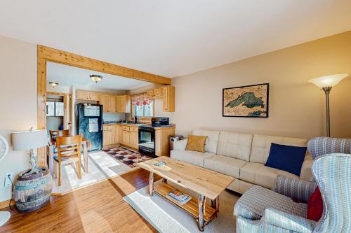 Alpine Horn Lodge at Big Powderhorn Mountain - Unit B in Ironwood, USA