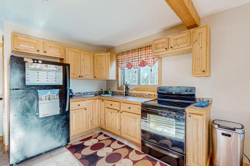 Alpine Horn Lodge at Big Powderhorn Mountain - Unit B in Ironwood, USA