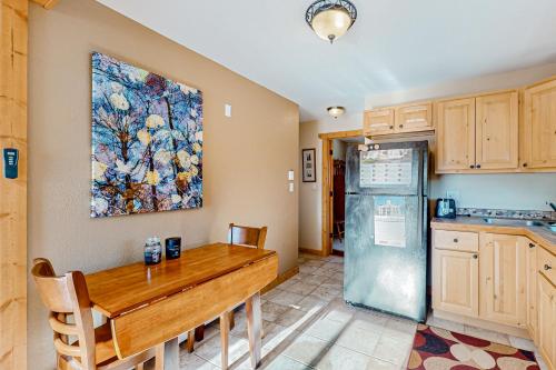 Alpine Horn Lodge at Big Powderhorn Mountain - Unit B in Ironwood, USA