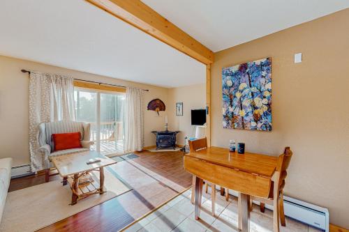 Alpine Horn Lodge at Big Powderhorn Mountain - Unit B in Ironwood, USA
