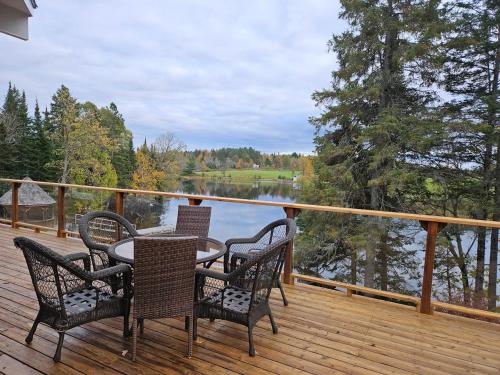 Előcsarnok, Waterfront, dream stay at Belle Vue Cottage in Seguin (ON)