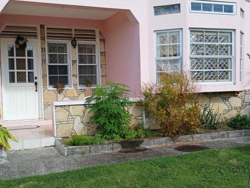 PeachBloom Tereace Inn in St Georges