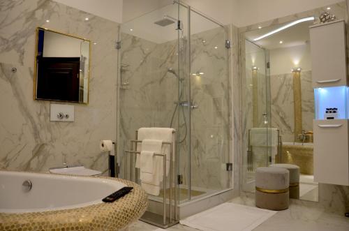 2 bedrooms, 4 beds