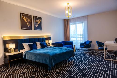 1 queen bed, 1 sofa bed