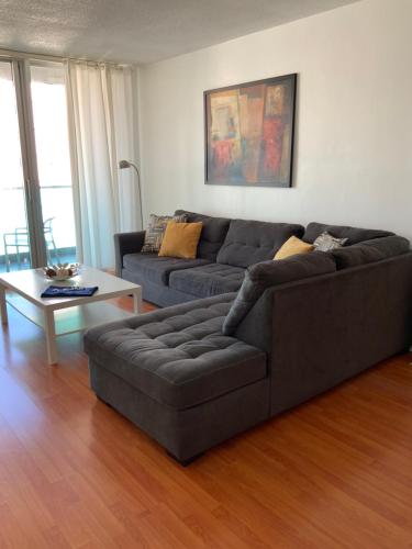 Cozy Ocean View Apartment by Miami Te Espera - HALLANDALE 11E in Hollywood, USA