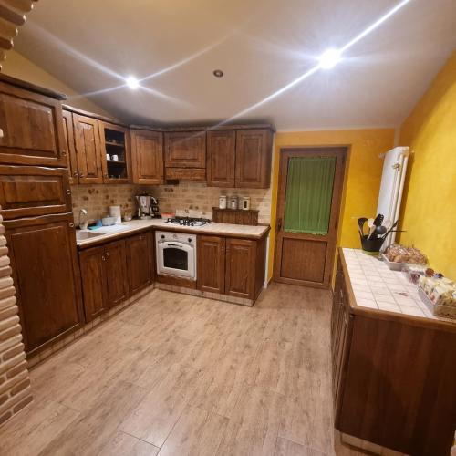 virtuve, Ginsan's House in Ateleta