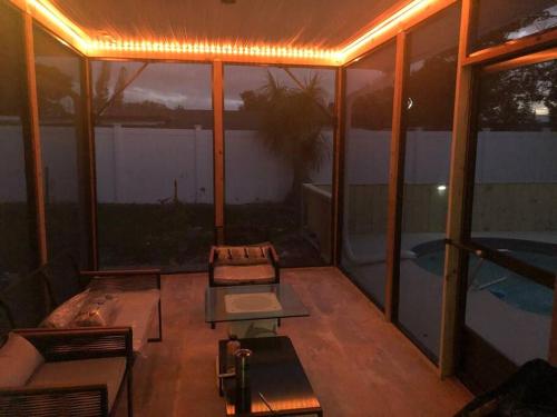 Tropical Getaway Near Beaches in Melbourne, USA