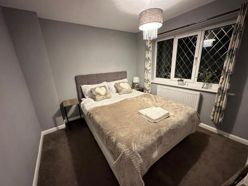 Modern 3 bed House with two bathrooms! Free parking! in Bar Hill