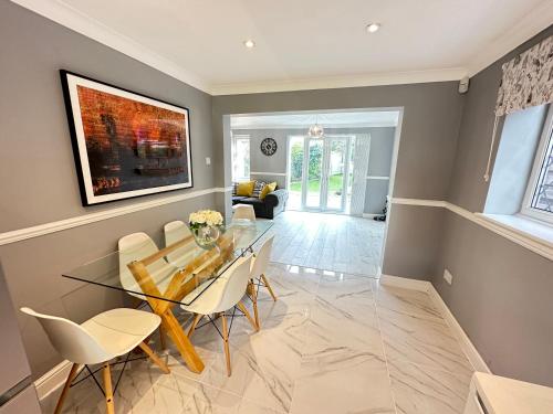 Létesítmények, Modern 3 bed House with two bathrooms! Free parking! in Bar Hill