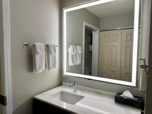 西密尔沃基奥科诺莫沃克驻桥套房酒店 西密尔沃基奥科诺莫沃克驻桥套房酒店