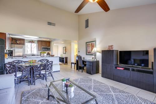 Palm Desert Condo with Patio and Golf Course Views! in Palm Desert, USA