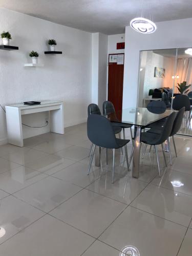 Modern Ocean View Apartment by Miami Te Espera - HALLANDALE 9E in Miami, USA