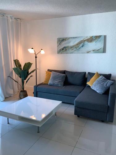 HALLANDALE 9E - image 12