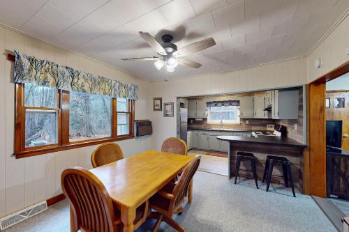 Wolf Den Retreat in Swanton, USA