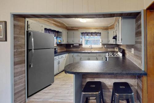 Wolf Den Retreat in Swanton, USA