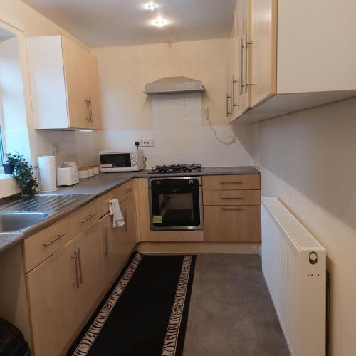 Three Bed House with free on-site parking Sleeps 5