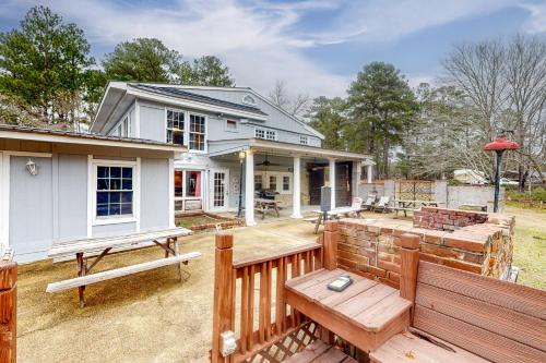 Dr. Easterling’s Rustic Lake Home