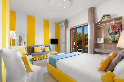 Les Chic Sorrento - image 6