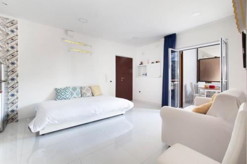 Les Chic Sorrento - image 13