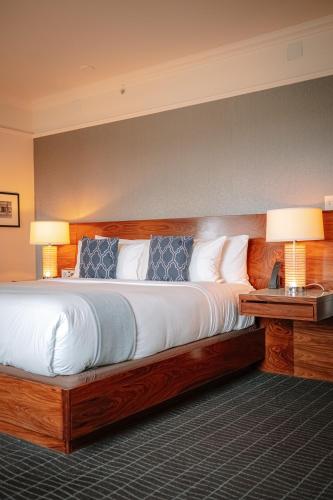 Superior King Room image 5