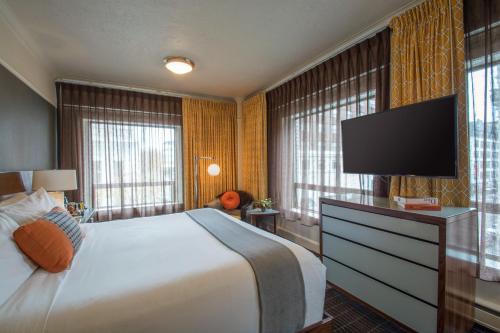 Superior King Room image 4
