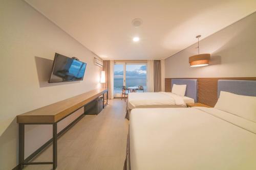 Deluxe Twin Room with Sea View + Free Breakfast for 2 persons