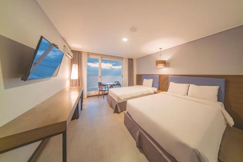 Deluxe Twin Room with Sea View with 2 Glasses of Wine and Caprese