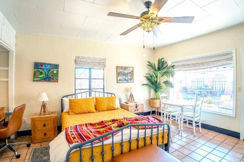 Historic Guesthouse 2 Blocks from the UofA, Low Summer Rates! near ศูนย์วิทยาศาสตร์และท้องฟ้าจำลองแฟรนดราว