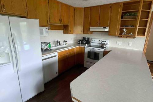 Secluded Riverside Farm House - Near Sand Dunes Secluded Riverside Farm House - Near Sand Dunes